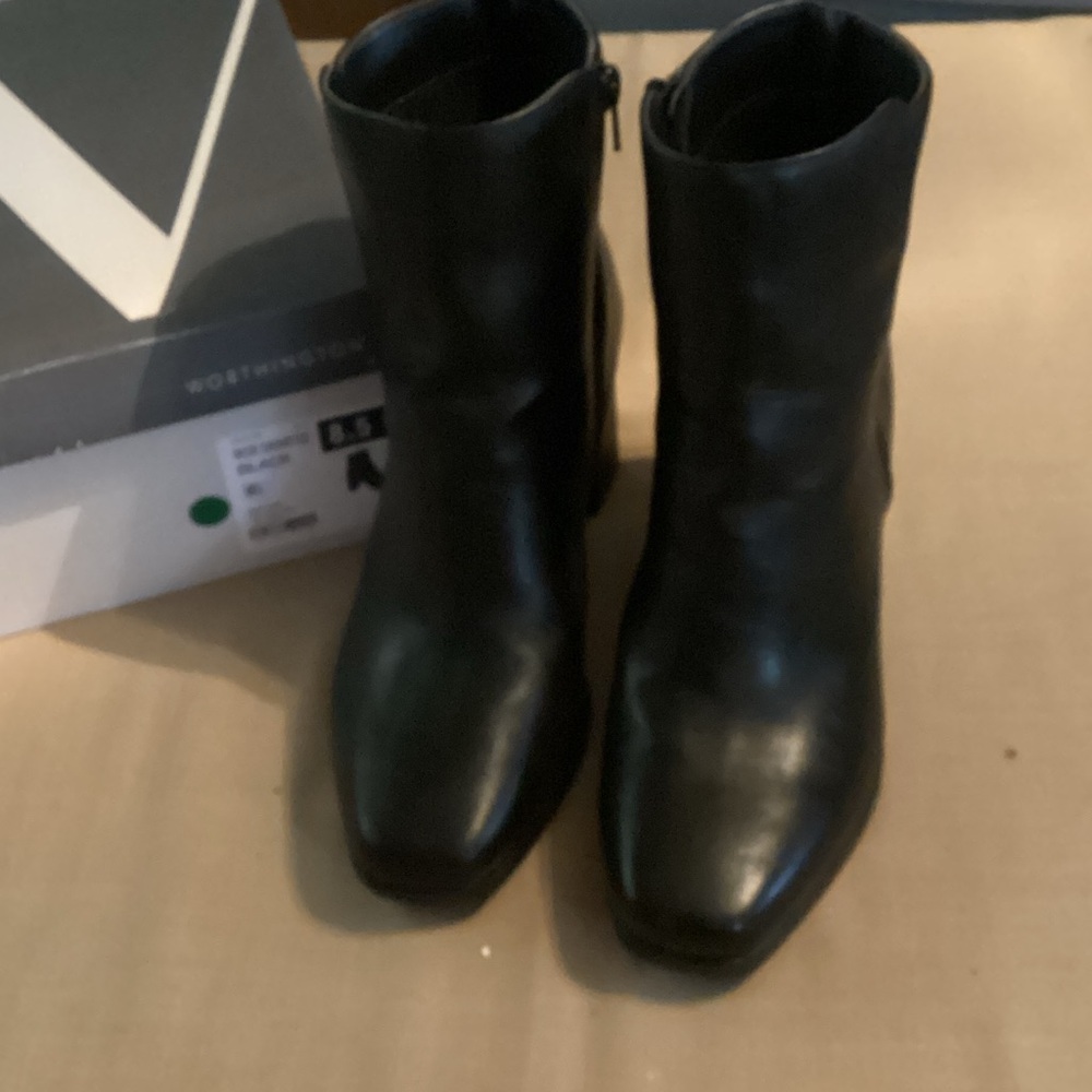 EUC Worthington Sleek Black Ankle Booties